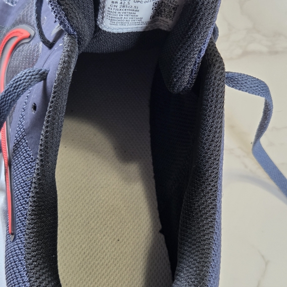 Nike Dark Blue Sneakers with Red Swoosh - Picture 5 of 6